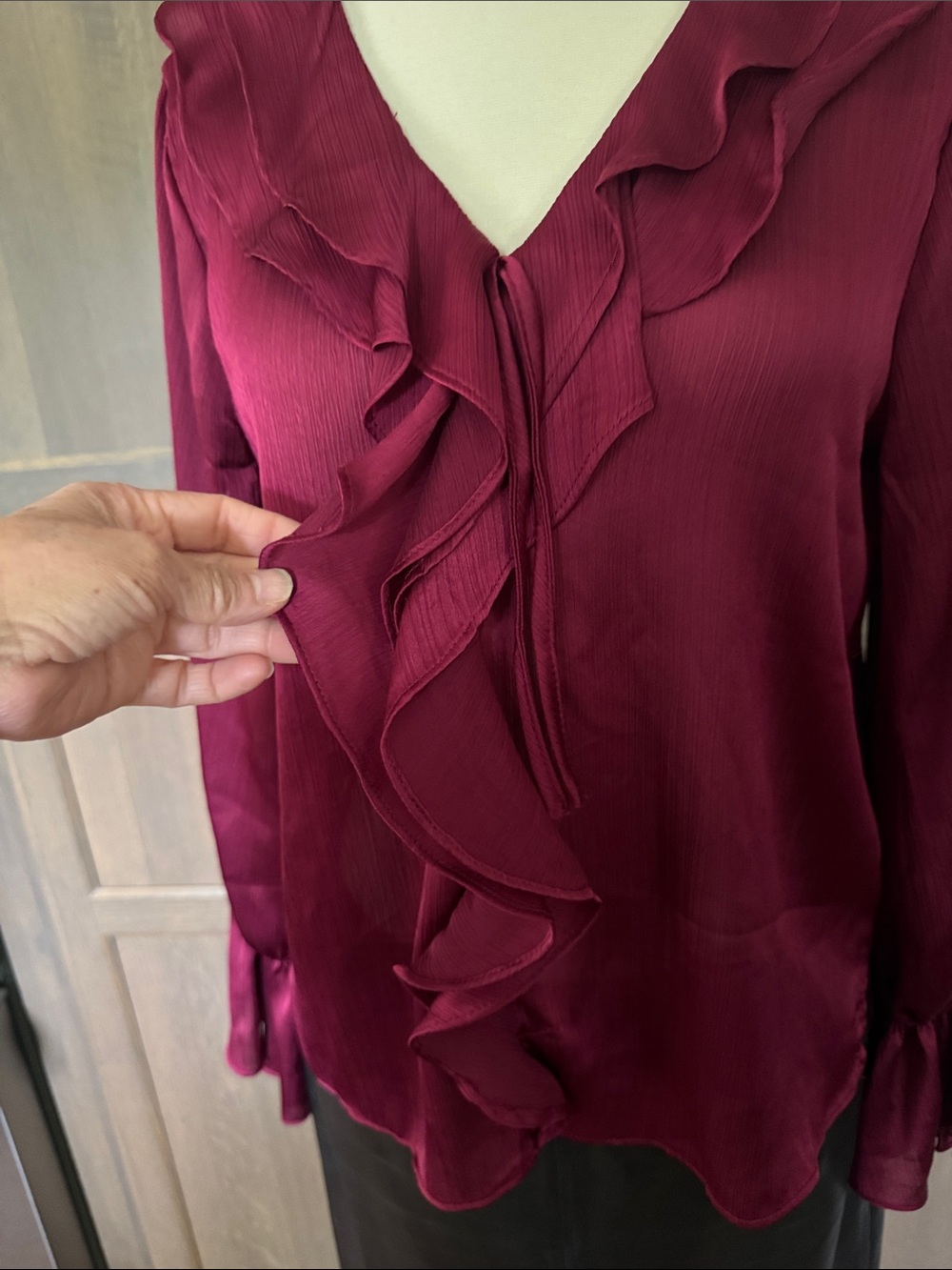 Vince Comuto- Ruffled V-Neck Bell-Sleeve Top - Picture 6 of 9